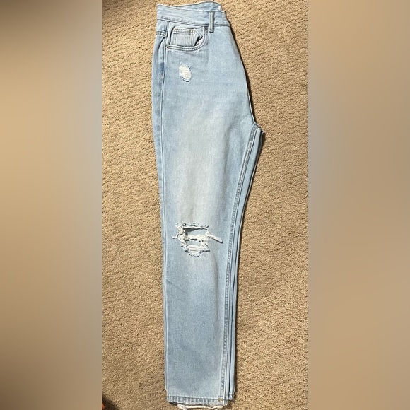 Distressed Jeans - Picture 6 of 7